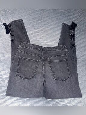 Universal Threads Women’s Gray Lace-Up Hem Jeans 8/29                     #46
